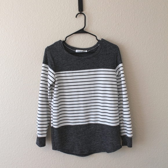 Vemvan Tops - Gray Striped Shirt